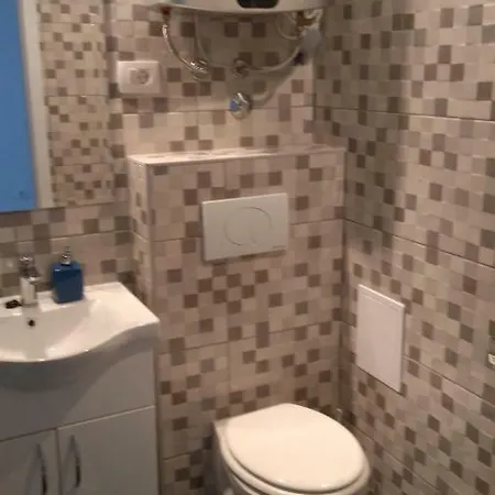 Apartman Mirna شقة