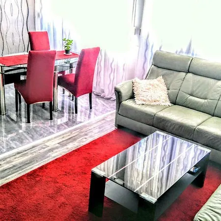 Apartman Mirna شقة *
