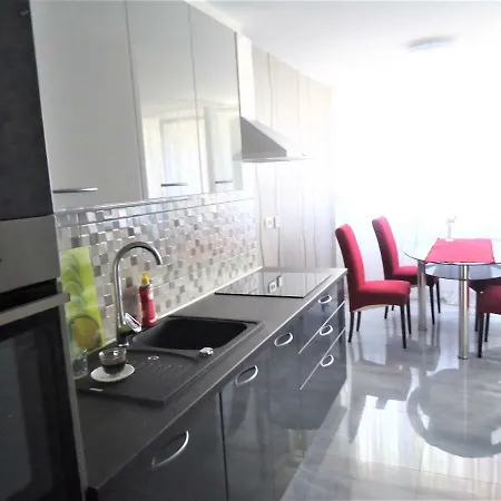 Apartman Mirna شقة *