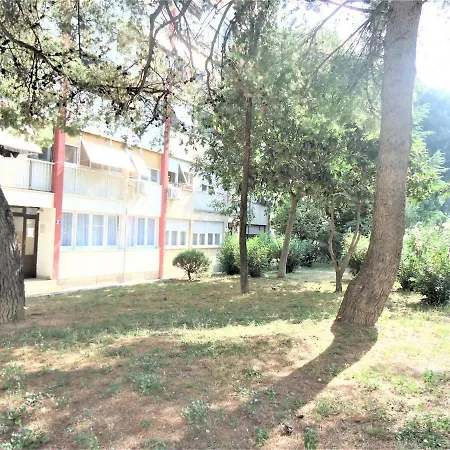 Apartman Mirna شقة